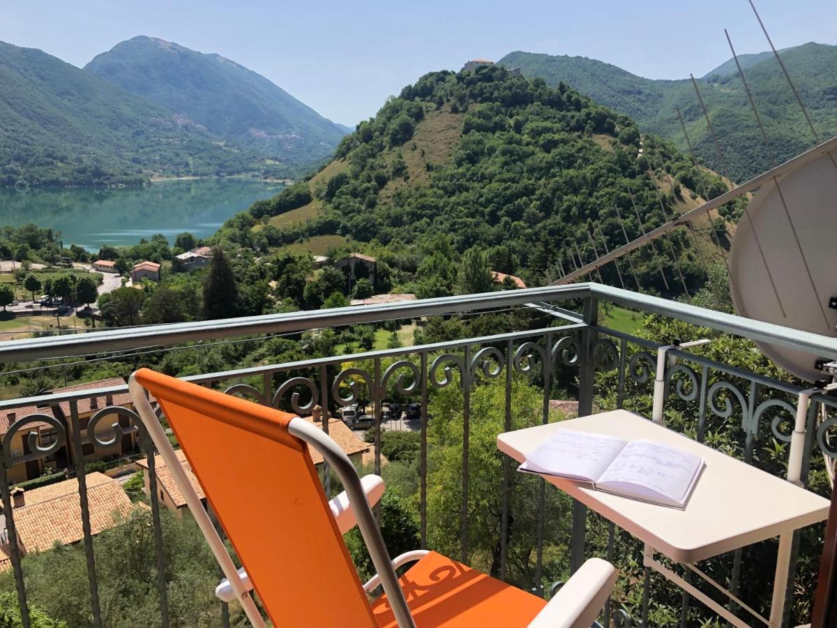 Stanza Con Terrazzo Vista Lago - Lakeholiday Castel di Tora Exterior foto